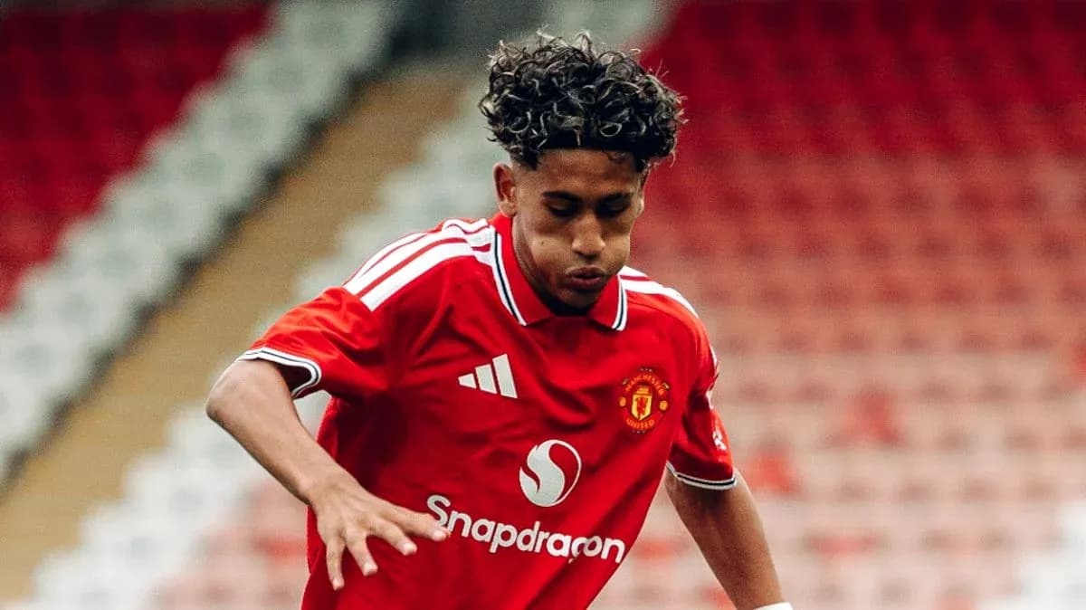 Joueur de Manchester United en action sur le terrain Joueur de Manchester United en action sur le terrain