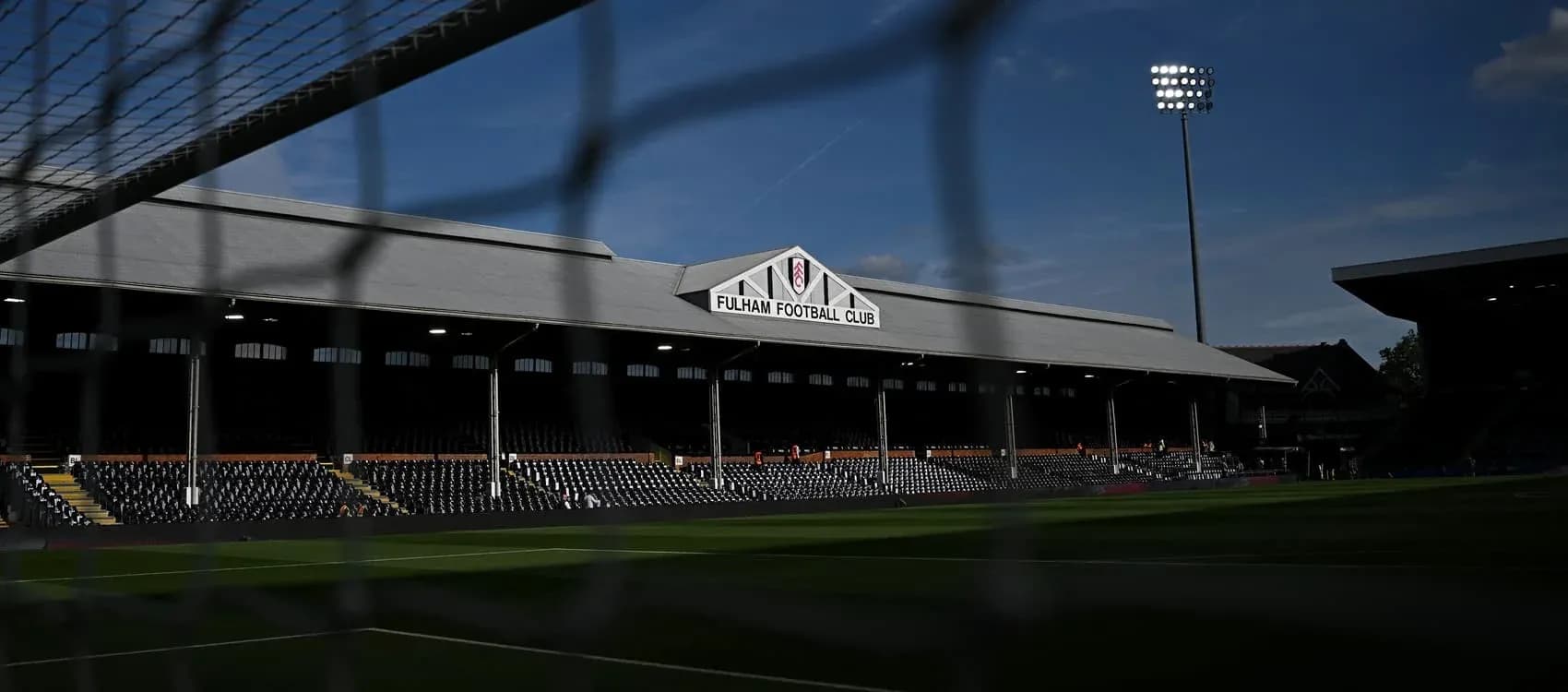 Stade de Fulham Football Club avec gradins vides Stade de Fulham Football Club avec gradins vides