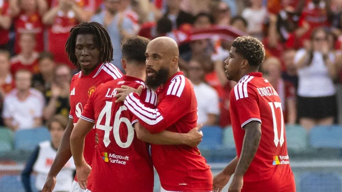 Joueurs de Manchester United célébrant un but ensemble Joueurs de Manchester United célébrant un but ensemble