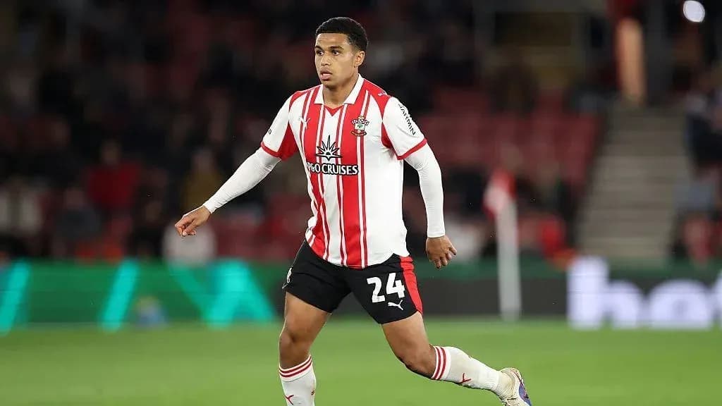 Joueur de Southampton en action sur le terrain Joueur de Southampton en action sur le terrain