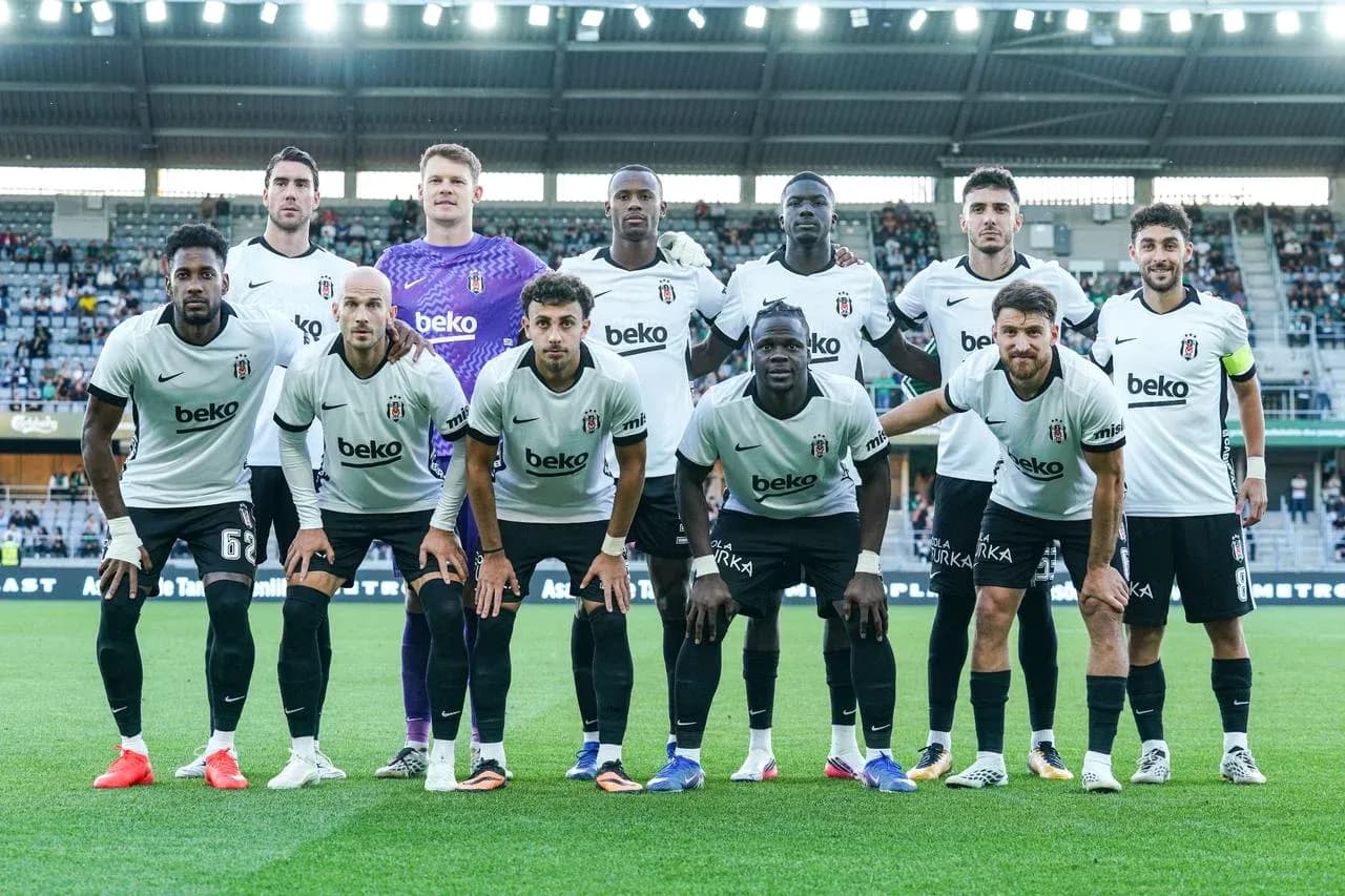 Équipe de Beşiktaş avant le match Équipe de Beşiktaş avant le match