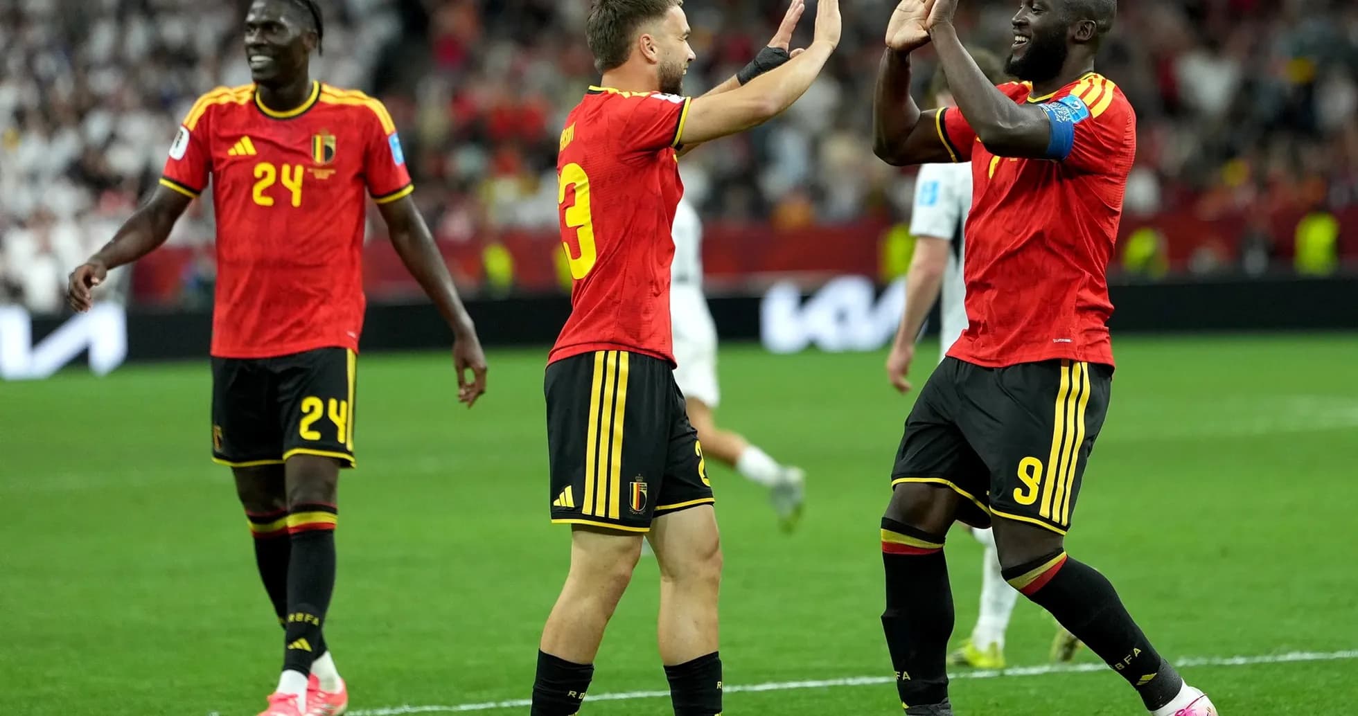Joueurs belges célébrant un but pendant le match Joueurs belges célébrant un but pendant le match