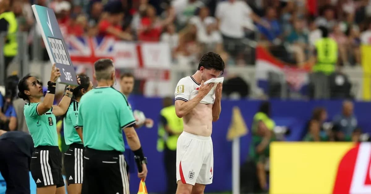 Joueur anglais sortant du terrain après un match Joueur anglais sortant du terrain après un match