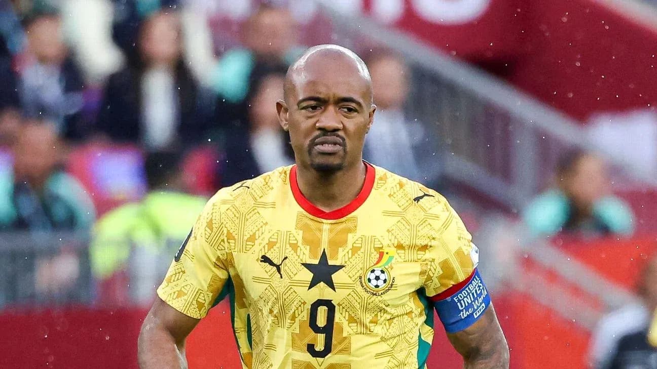 Joueur de football en maillot jaune du Ghana Joueur de football en maillot jaune du Ghana