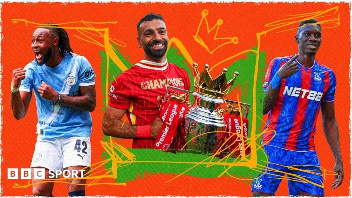 Trois joueurs de football avec le trophée de la Premier League Trois joueurs de football avec le trophée de la Premier League