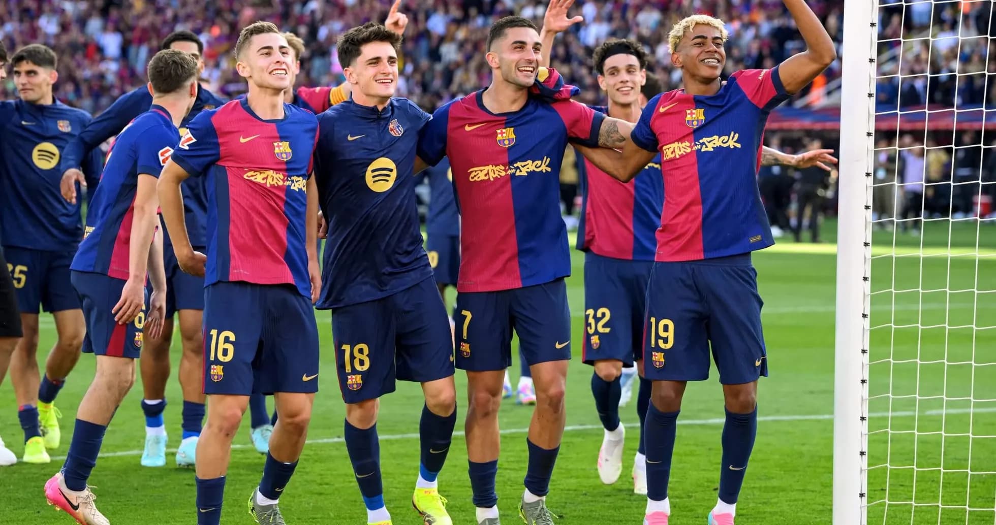 Joueurs du FC Barcelone célébrant un but Joueurs du FC Barcelone célébrant un but
