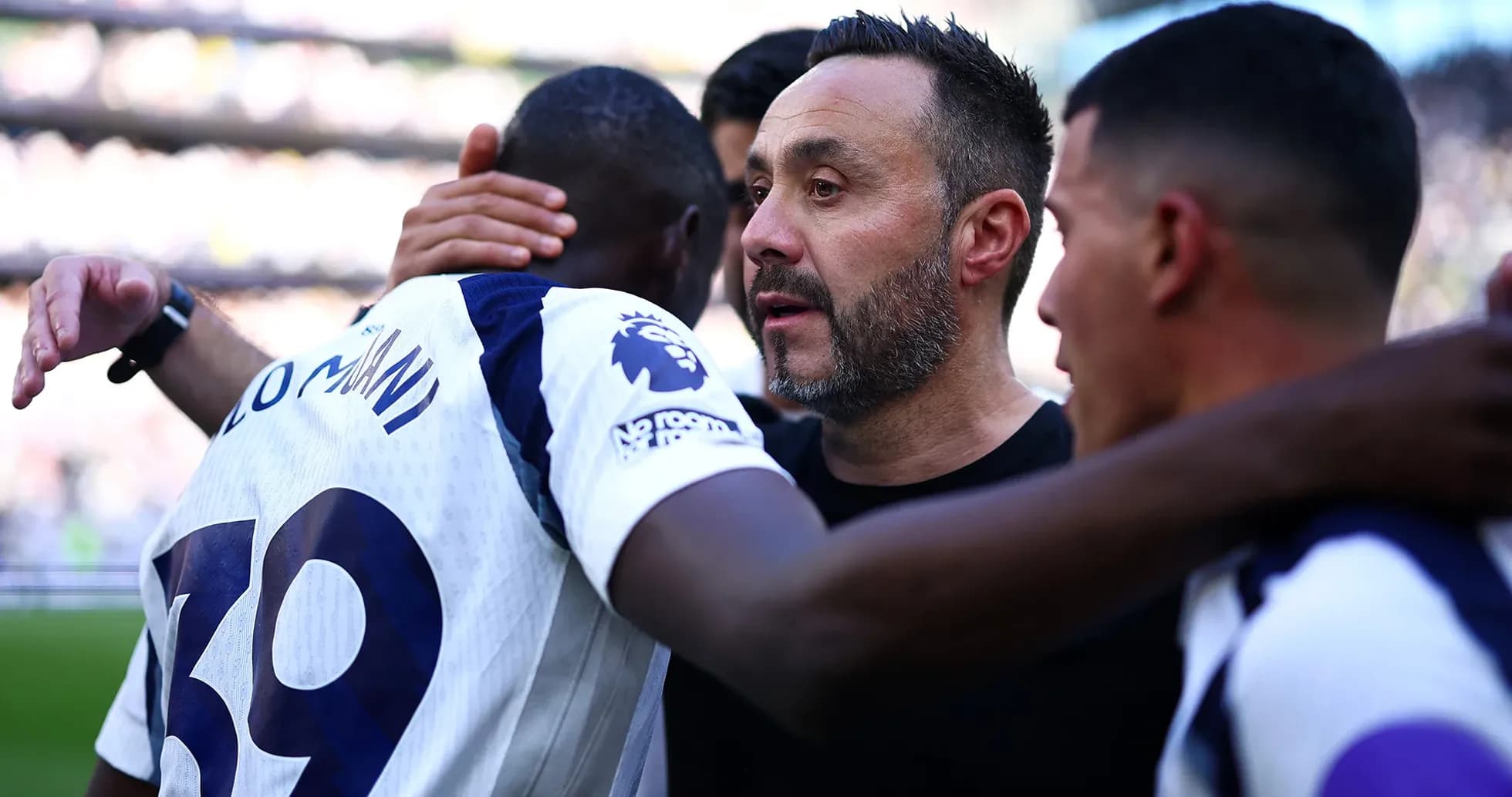 Joueurs de Tottenham célébrant après un match Joueurs de Tottenham célébrant après un match