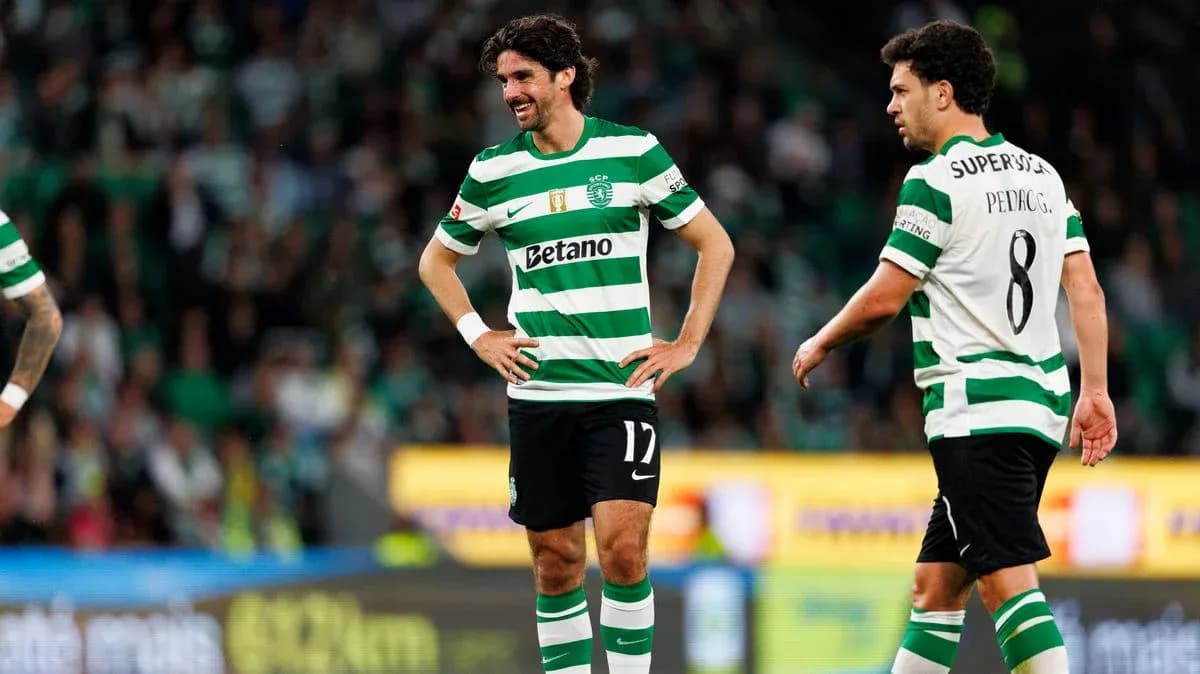 Deux joueurs de Sporting CP sur le terrain Deux joueurs de Sporting CP sur le terrain