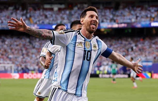 Lionel Messi célébrant un but avec l'équipe d'Argentine Lionel Messi célébrant un but avec l'équipe d'Argentine