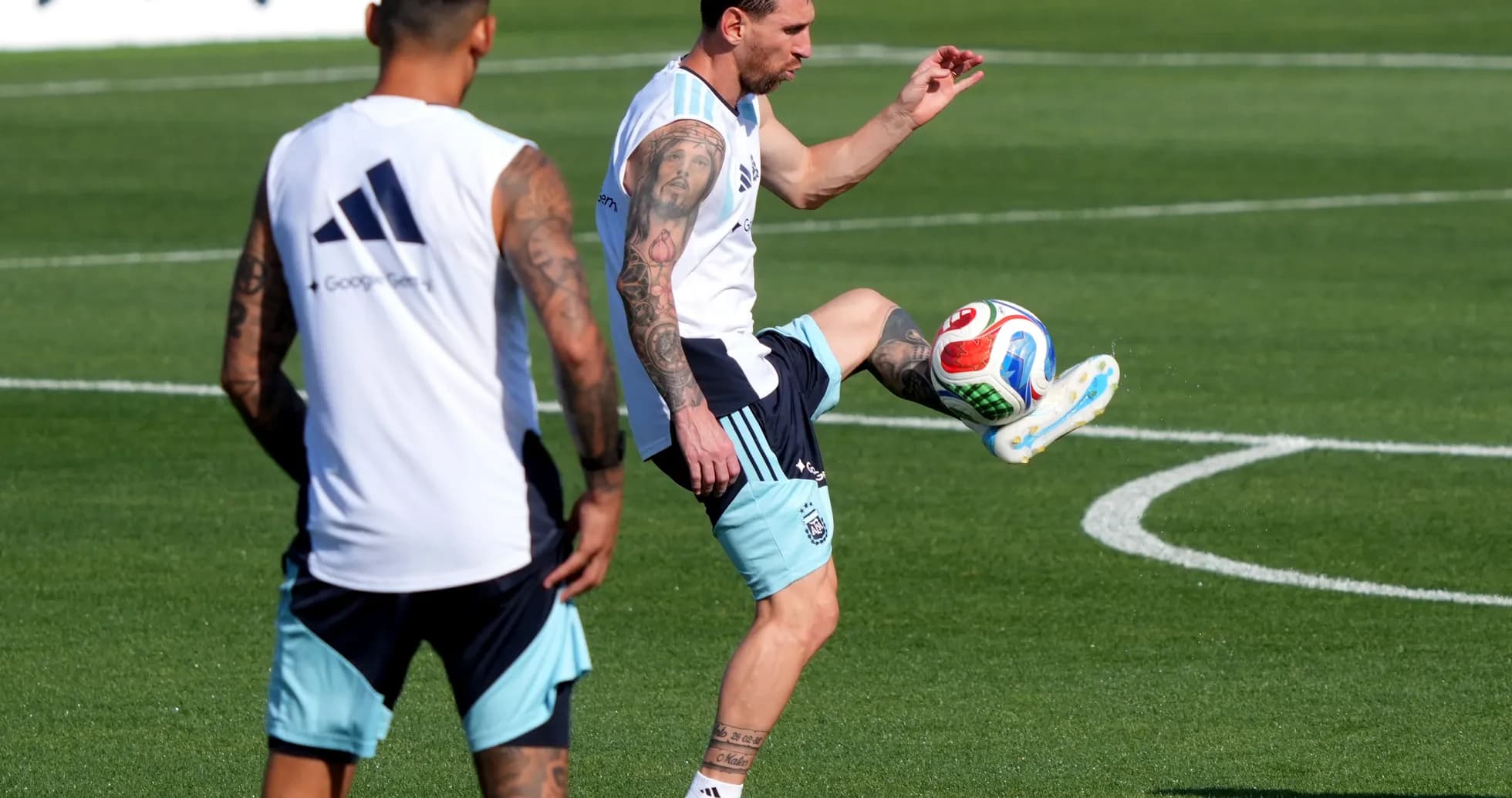 Messi s'entraînant avec l'équipe d'Argentine Messi s'entraînant avec l'équipe d'Argentine