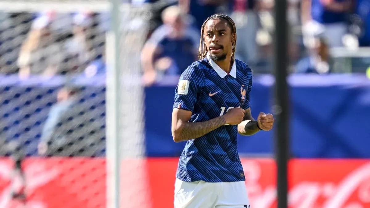 Joueur de l'équipe de France sur le terrain Joueur de l'équipe de France sur le terrain