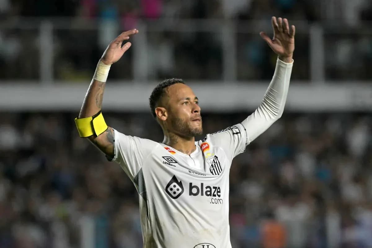 Joueur de Santos célébrant avec les bras levés Joueur de Santos célébrant avec les bras levés