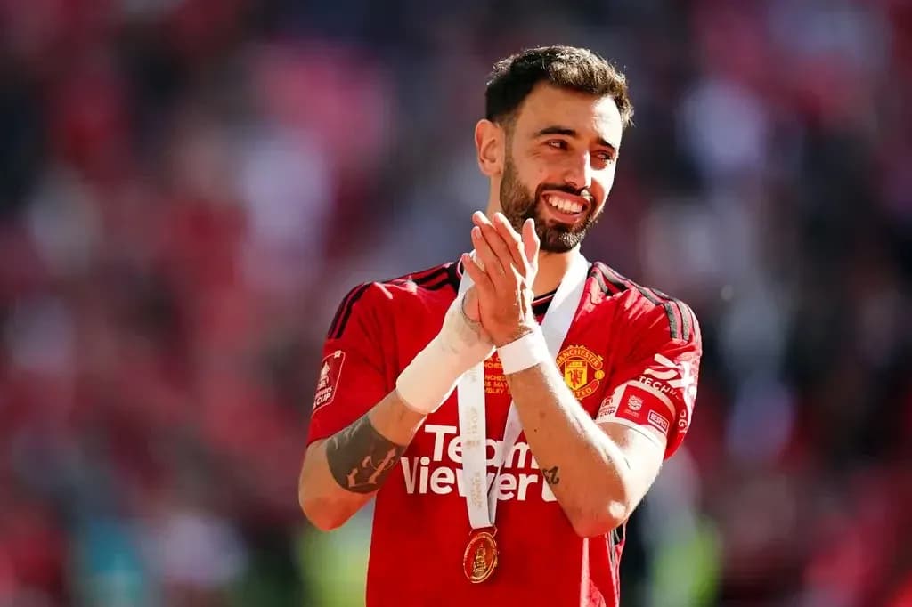 Joueur de Manchester United applaudissant avec médaille Joueur de Manchester United applaudissant avec médaille