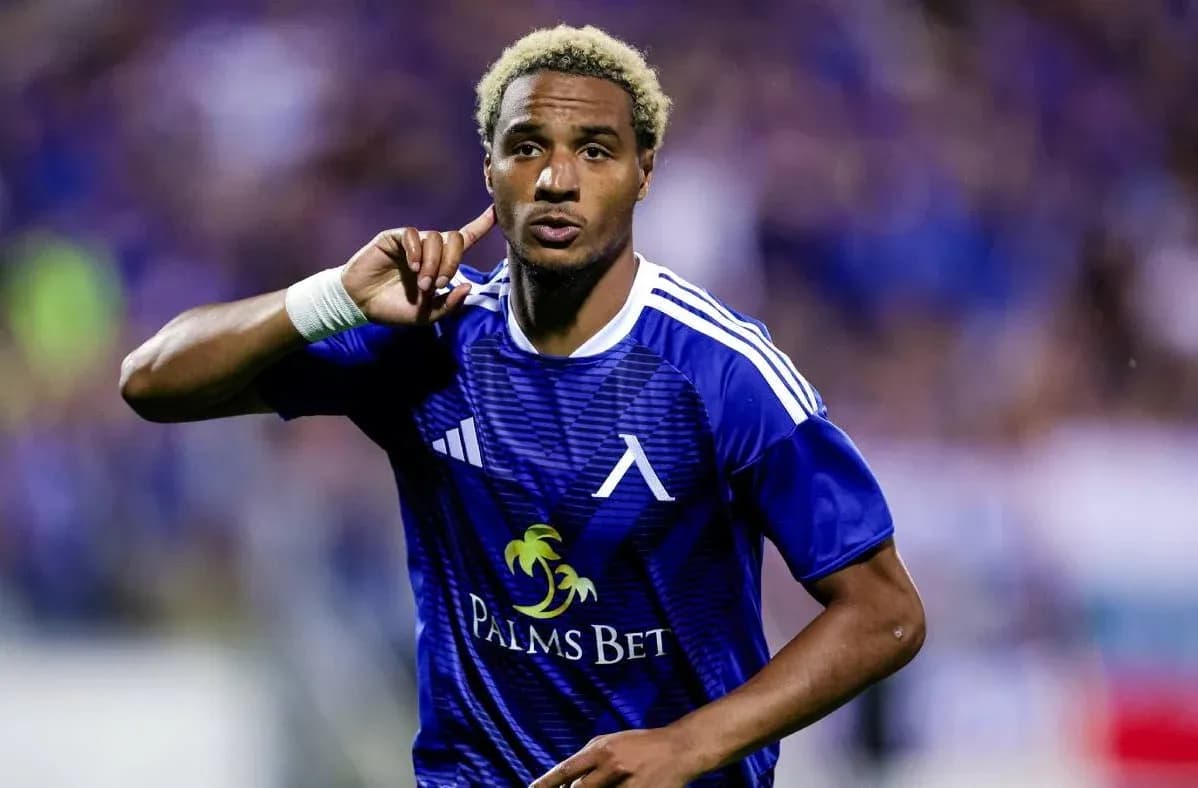 Joueur célébrant un but avec l'équipe de Slovan Bratislava Joueur célébrant un but avec l'équipe de Slovan Bratislava
