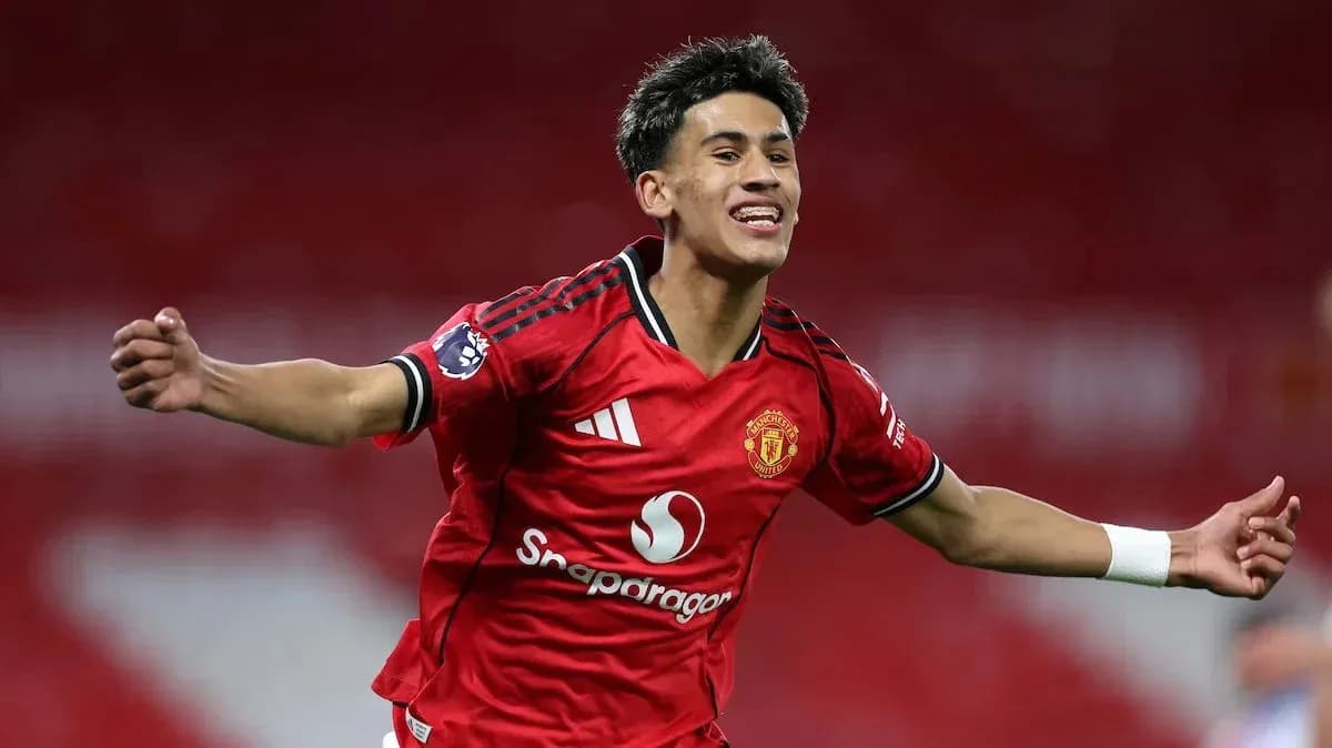 Joueur de Manchester United célébrant un but Joueur de Manchester United célébrant un but