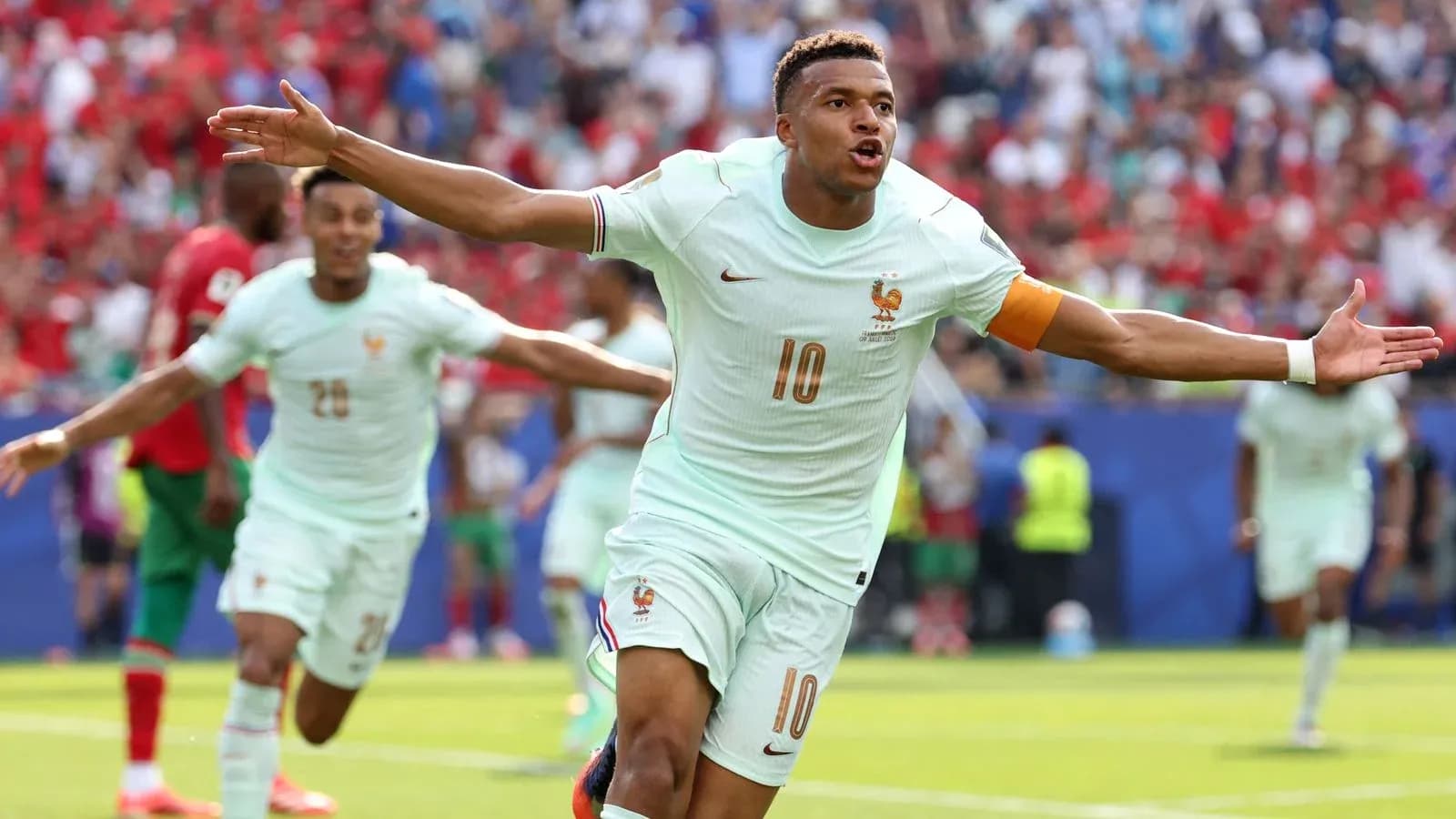 Kylian Mbappé célèbre un but contre le Maroc Kylian Mbappé célèbre un but contre le Maroc