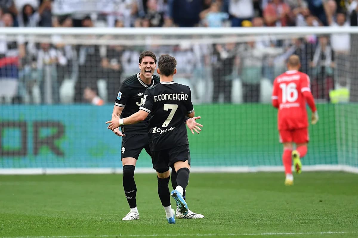 Joueurs de la Juventus célébrant un but ensemble Joueurs de la Juventus célébrant un but ensemble