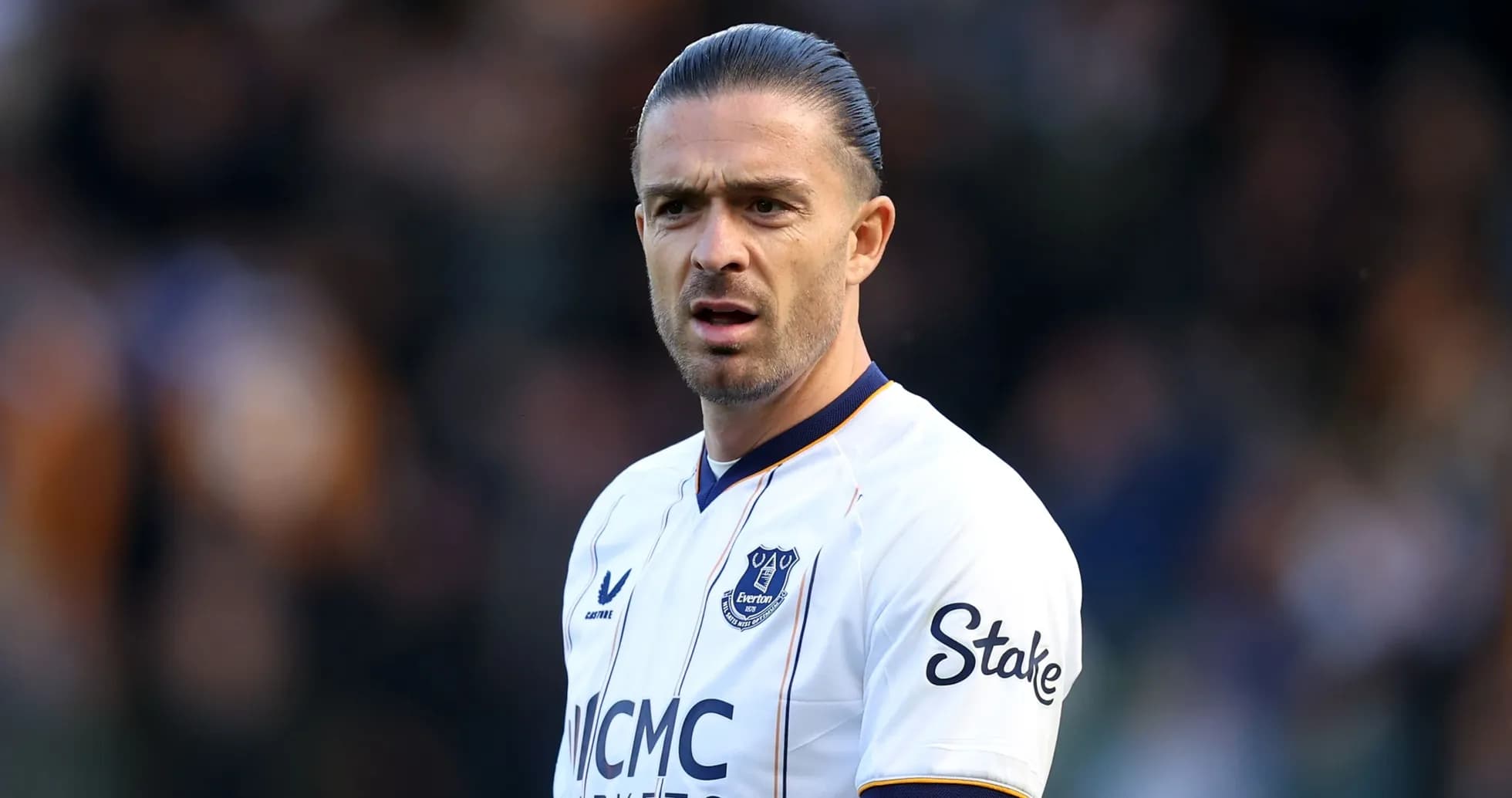 Joueur portant le maillot d'Everton sur le terrain Joueur portant le maillot d'Everton sur le terrain