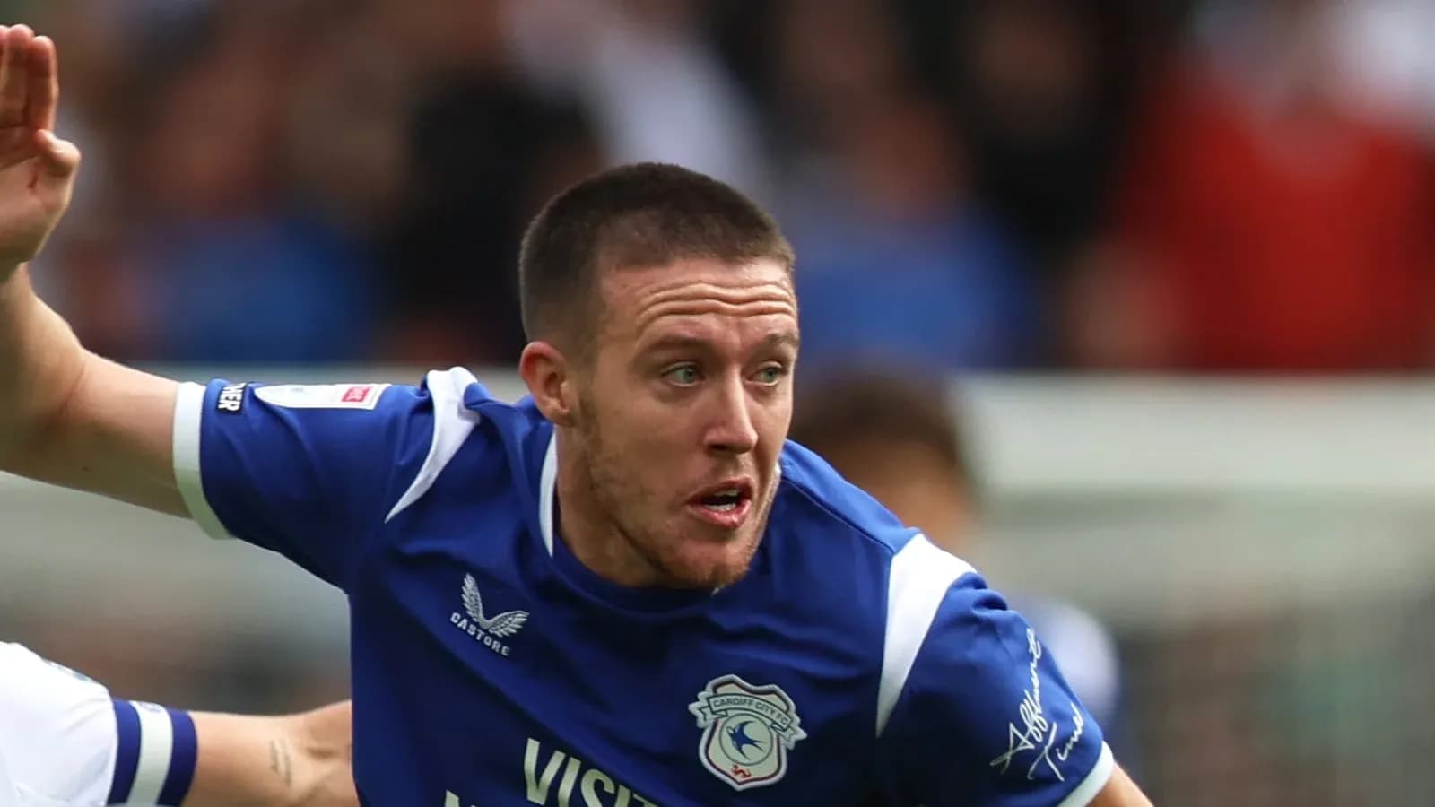 Joueur de Cardiff City en action sur le terrain Joueur de Cardiff City en action sur le terrain