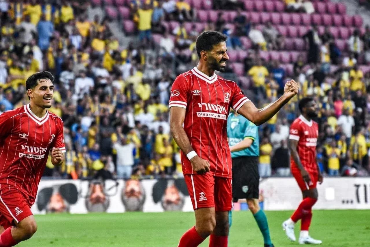 Joueurs de Hapoel Beer Sheva célébrant un but Joueurs de Hapoel Beer Sheva célébrant un but