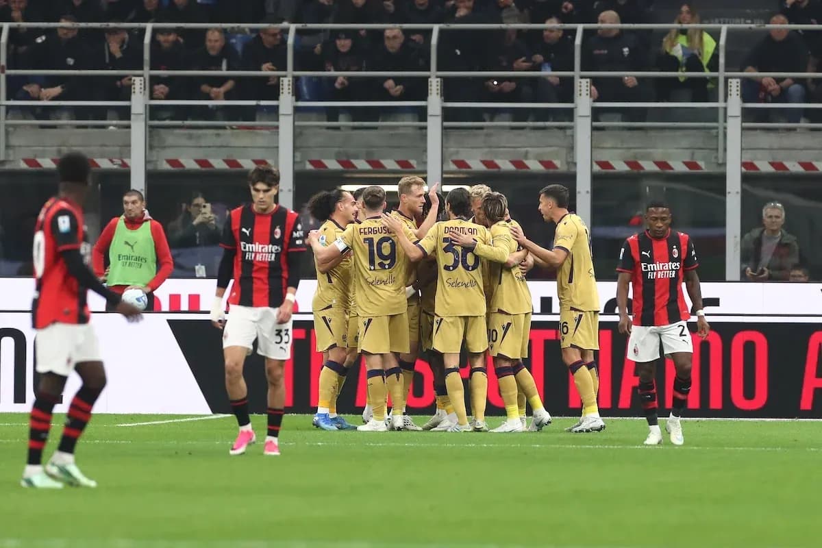 Joueurs de Bologne célèbrent un but contre AC Milan Joueurs de Bologne célèbrent un but contre AC Milan