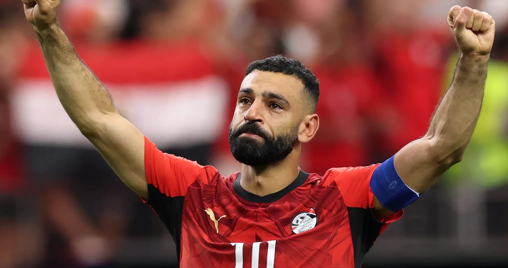 Joueur égyptien levant le poing après un match Joueur égyptien levant le poing après un match