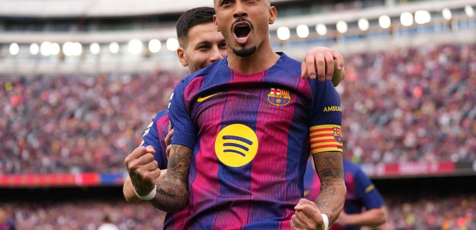 Joueurs du FC Barcelone célébrant un but Joueurs du FC Barcelone célébrant un but