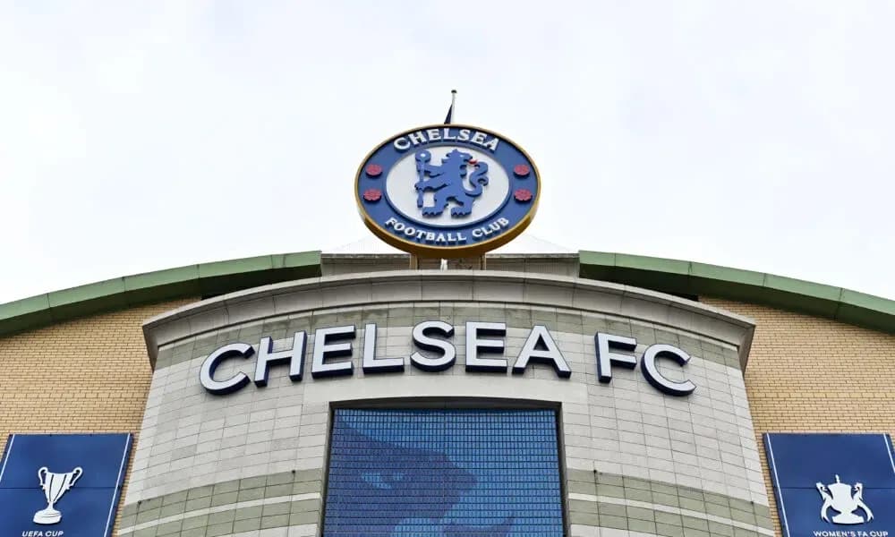Façade du stade de Chelsea FC avec le logo Façade du stade de Chelsea FC avec le logo