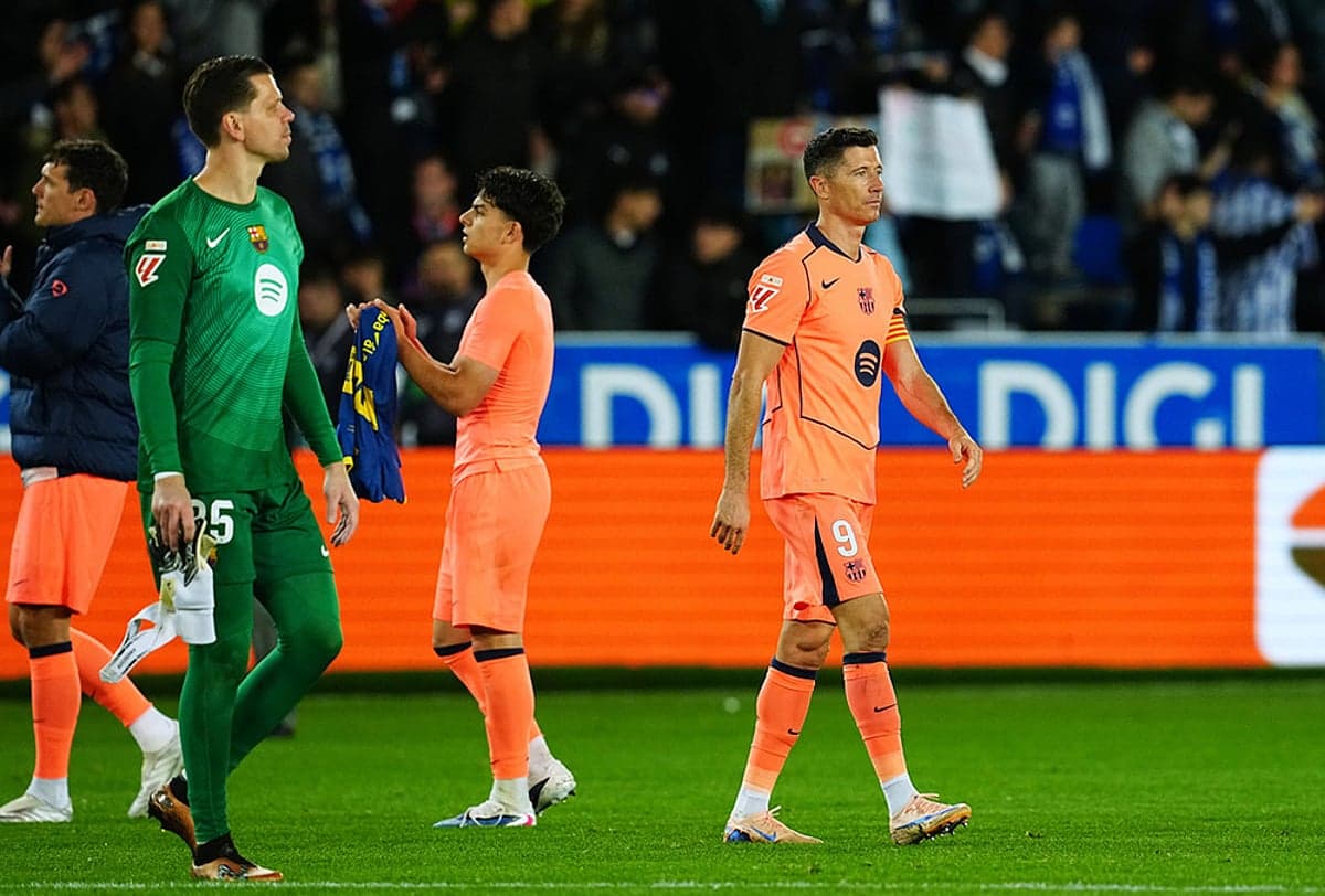 Joueurs de Barcelone quittant le terrain après le match Joueurs de Barcelone quittant le terrain après le match