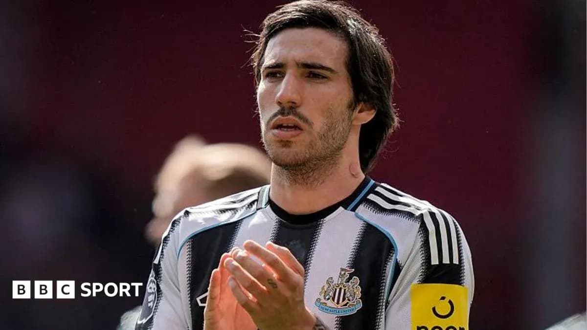 Joueur de Newcastle applaudissant après un match Joueur de Newcastle applaudissant après un match