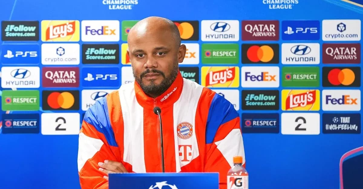 Entraîneur de Bayern Munich lors d'une conférence de presse Entraîneur de Bayern Munich lors d'une conférence de presse