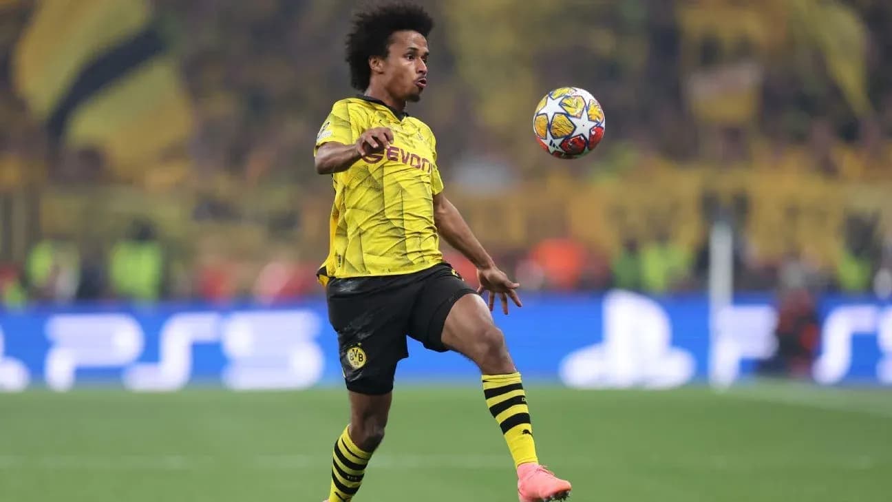 Joueur de Borussia Dortmund contrôlant le ballon en match Joueur de Borussia Dortmund contrôlant le ballon en match