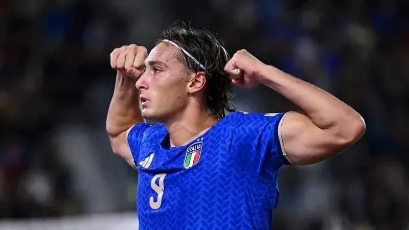 Joueur italien célébrant un but lors du match Joueur italien célébrant un but lors du match