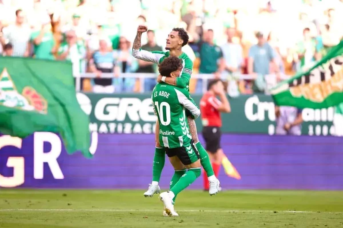 Joueurs de Real Betis célébrant un but Joueurs de Real Betis célébrant un but