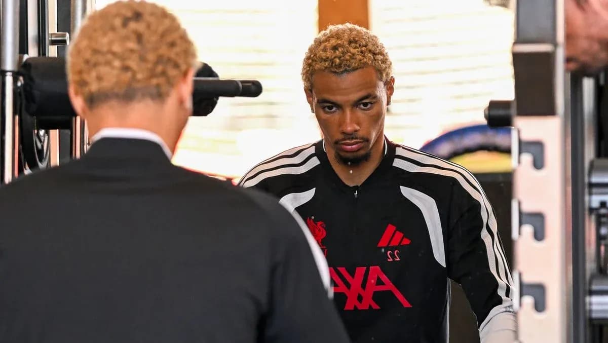 Joueur s'entraînant dans une salle de sport Joueur s'entraînant dans une salle de sport
