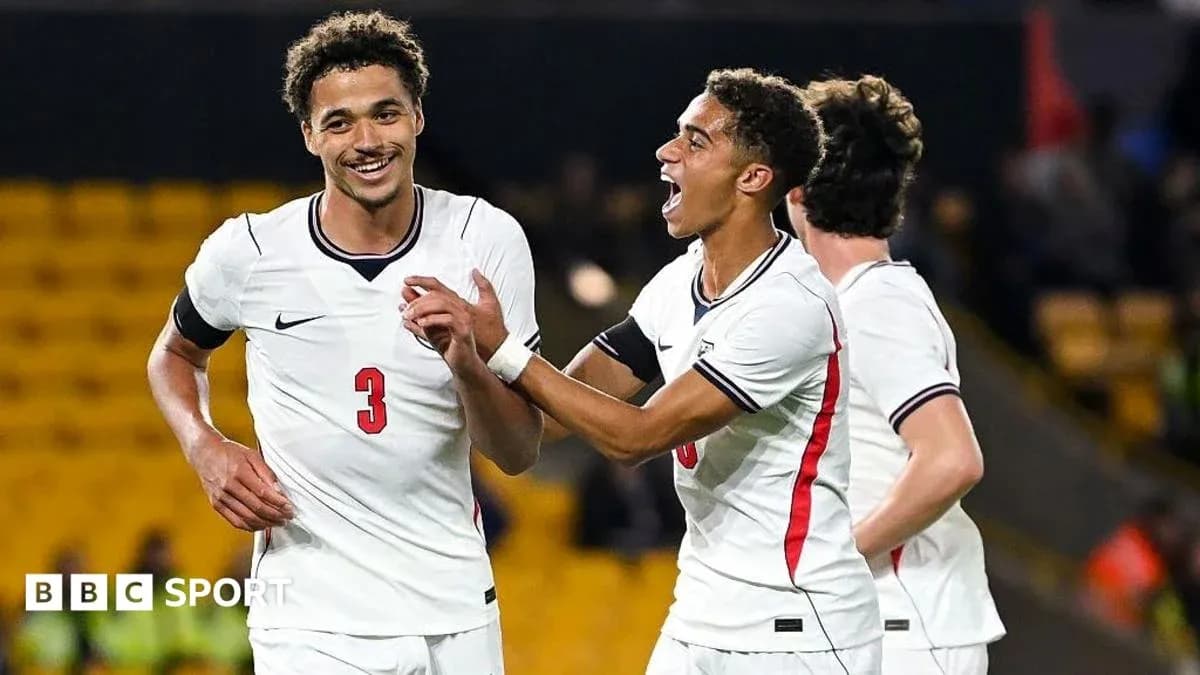 Joueurs célébrant un but lors d'un match Joueurs célébrant un but lors d'un match