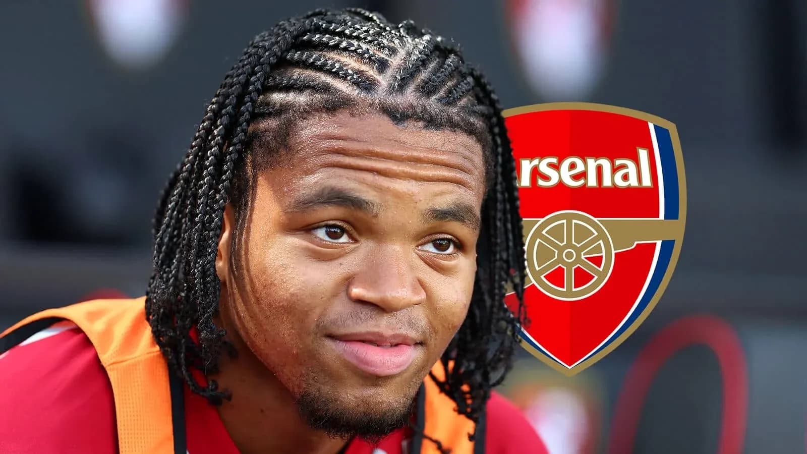 Joueur d'Arsenal avec des tresses regardant la caméra Joueur d'Arsenal avec des tresses regardant la caméra