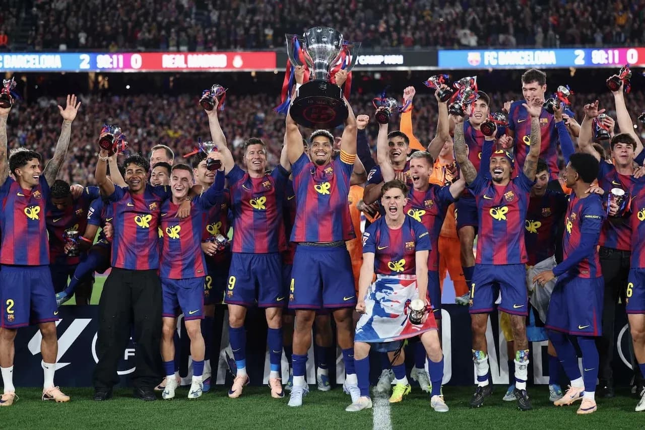 Joueurs du FC Barcelone célébrant la victoire Joueurs du FC Barcelone célébrant la victoire