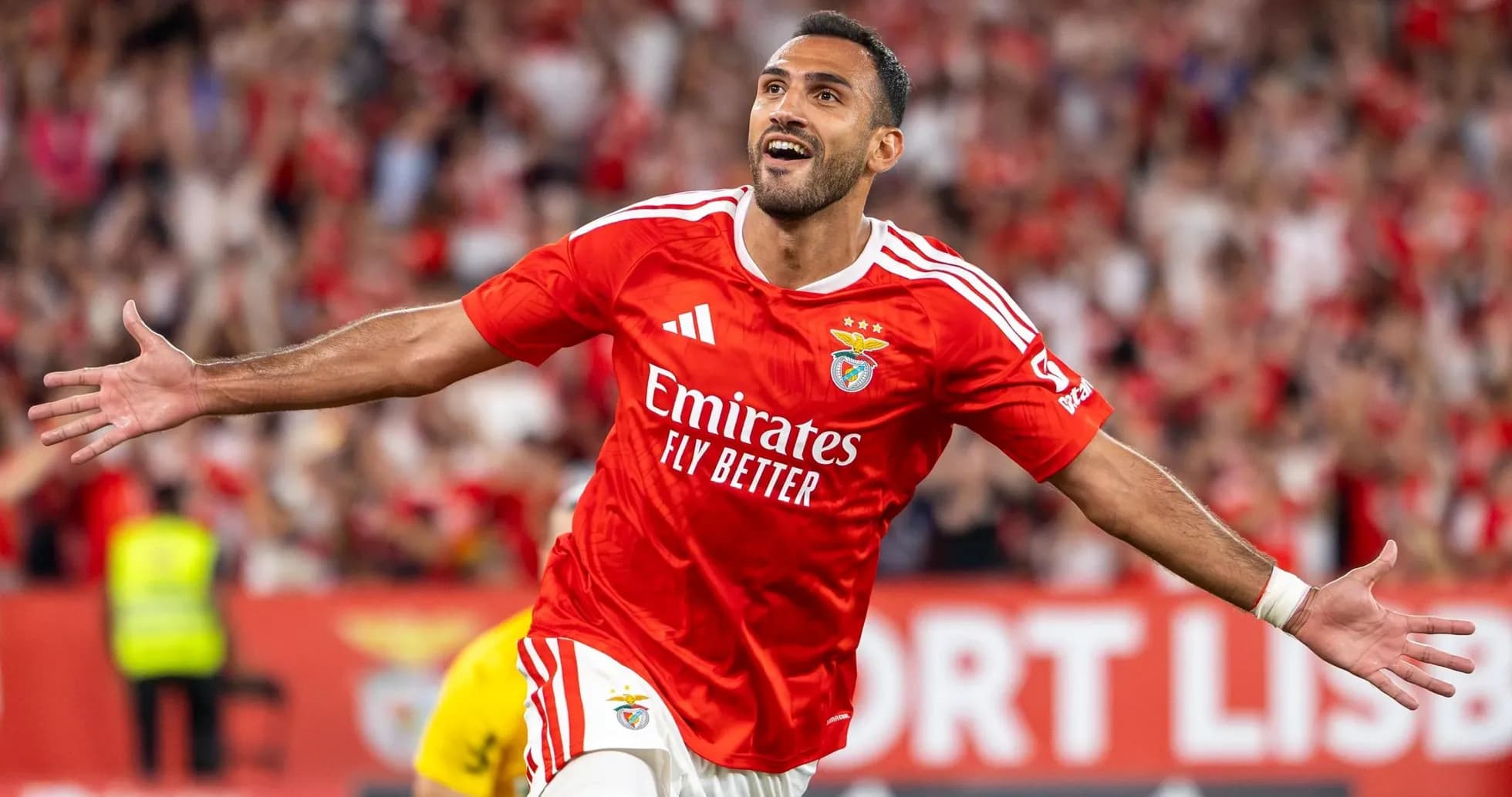Joueur de Benfica célébrant un but Joueur de Benfica célébrant un but