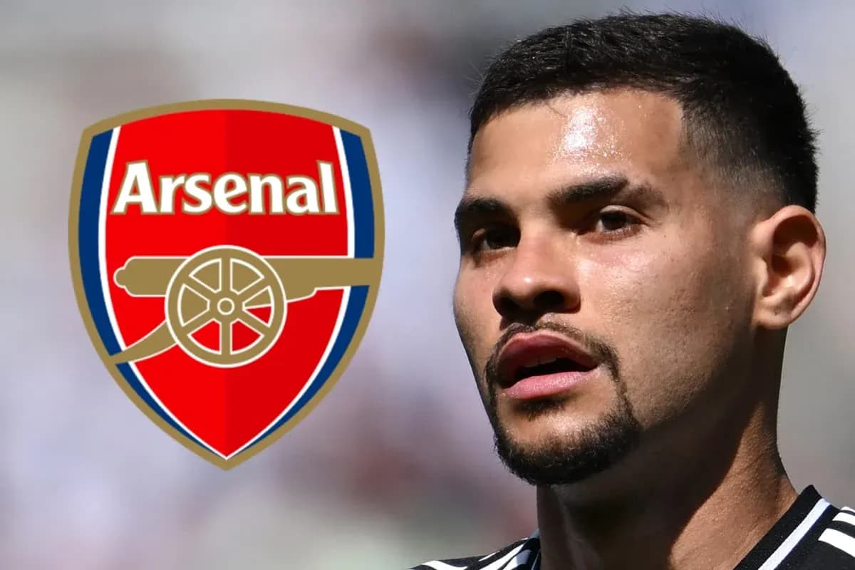 Joueur avec logo d'Arsenal en arrière-plan Joueur avec logo d'Arsenal en arrière-plan