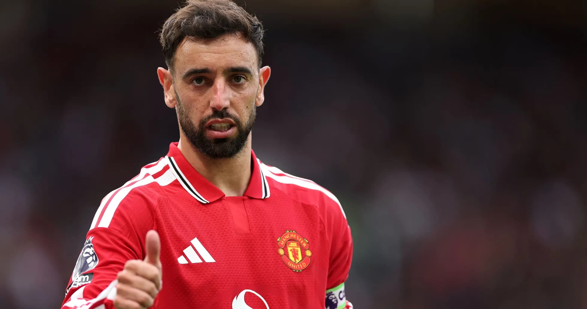 Joueur de Manchester United faisant un geste positif Joueur de Manchester United faisant un geste positif