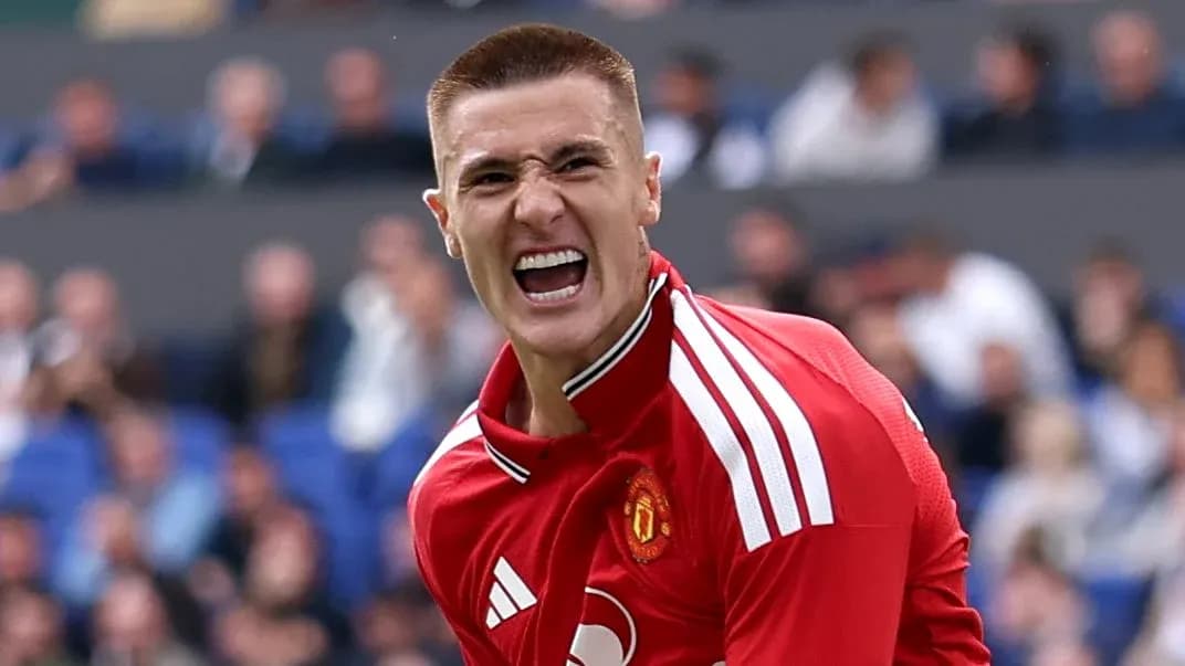 Joueur de Manchester United célébrant sur le terrain Joueur de Manchester United célébrant sur le terrain