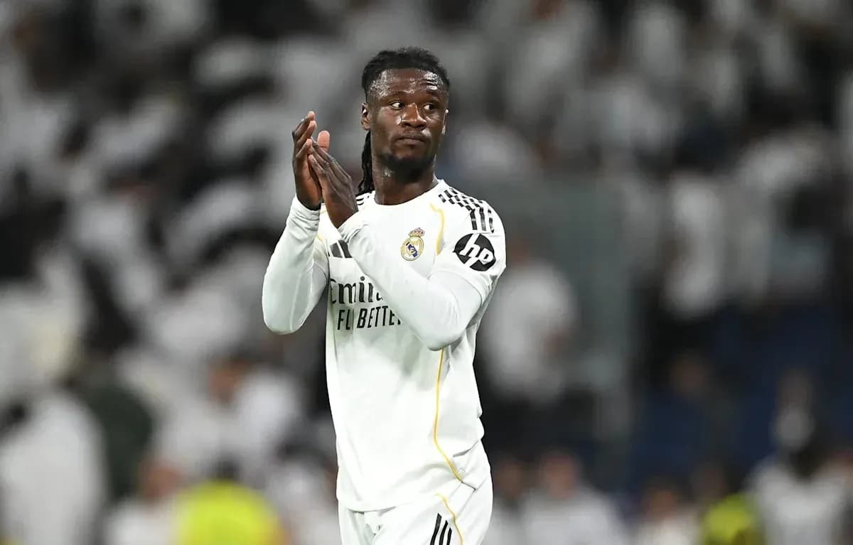 Joueur applaudissant après un match de football Joueur applaudissant après un match de football