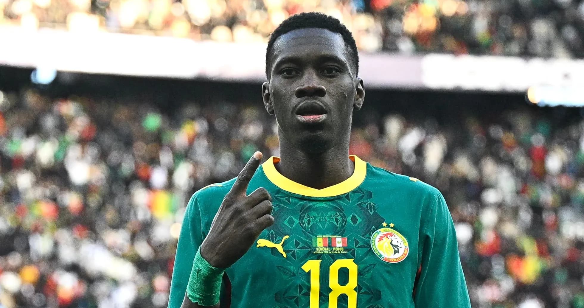 Joueur sénégalais célébrant avec le numéro 18 Joueur sénégalais célébrant avec le numéro 18