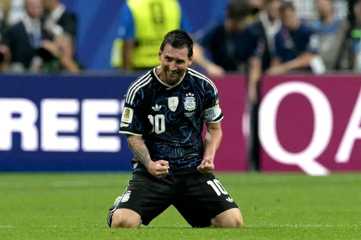 Lionel Messi célébrant après un but avec l'Argentine Lionel Messi célébrant après un but avec l'Argentine
