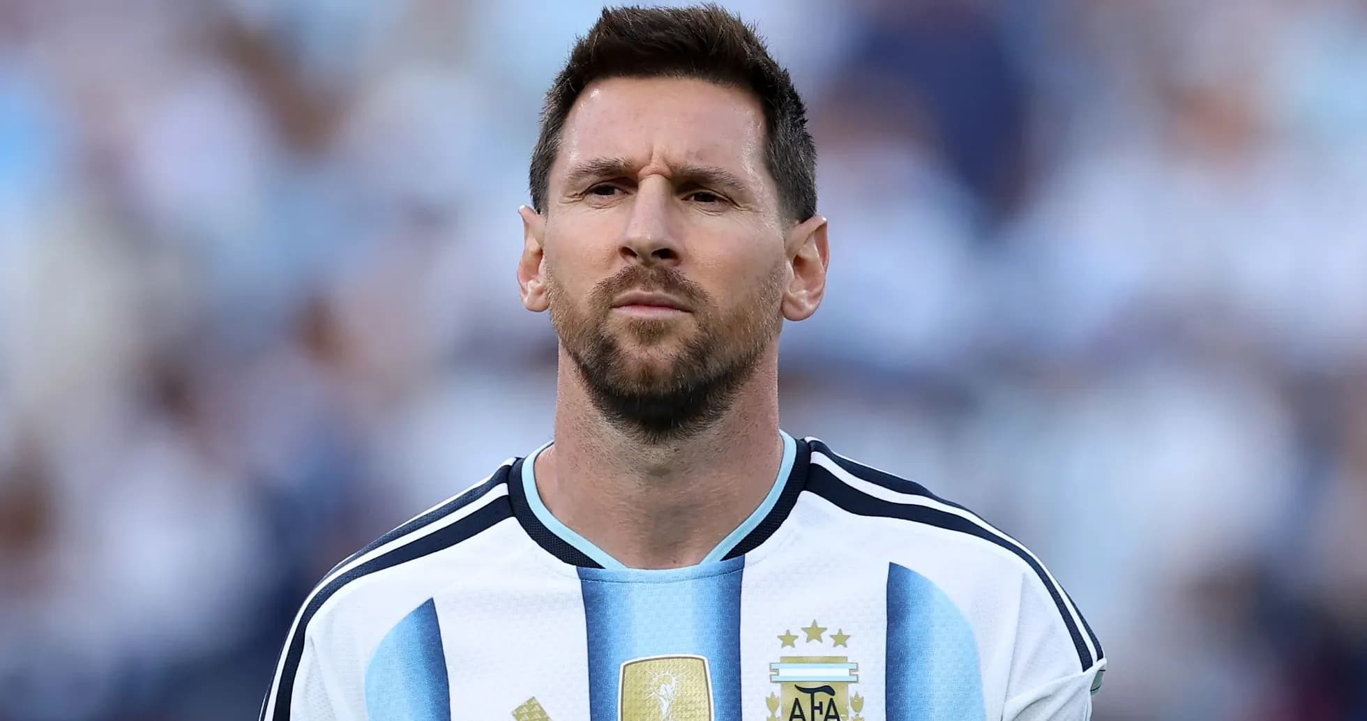 Joueur en maillot argentin sur le terrain Joueur en maillot argentin sur le terrain