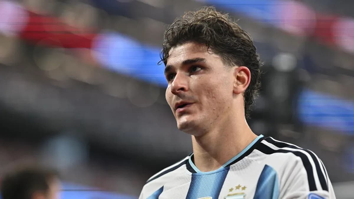 Joueur argentin en maillot de l'équipe nationale Joueur argentin en maillot de l'équipe nationale