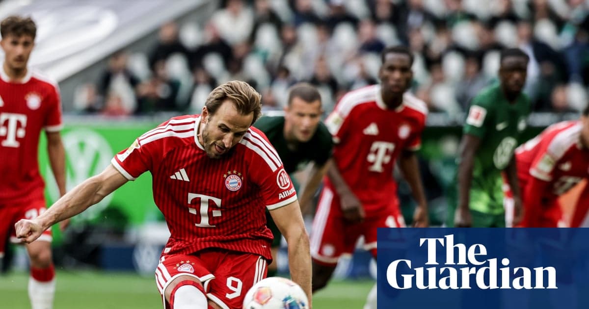 Joueur de Bayern Munich tirant un penalty lors du match Joueur de Bayern Munich tirant un penalty lors du match