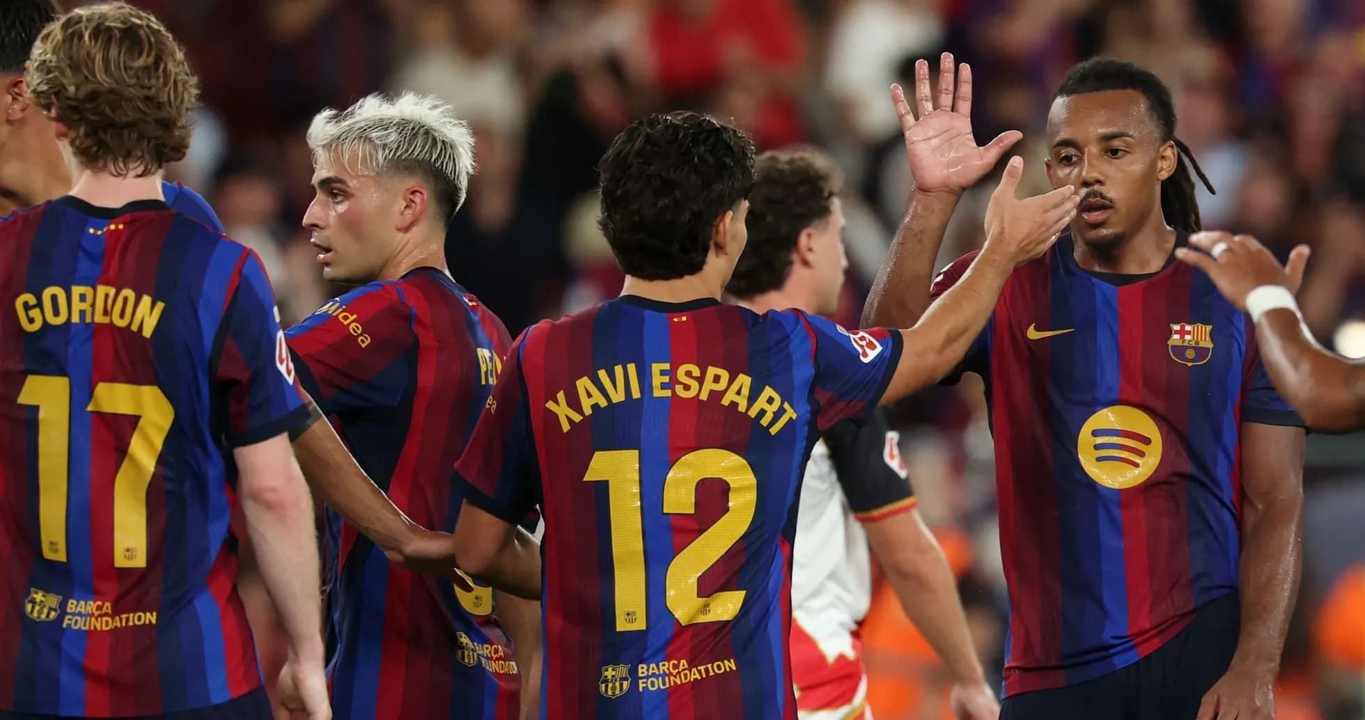 Joueurs du FC Barcelone célébrant un moment de jeu Joueurs du FC Barcelone célébrant un moment de jeu