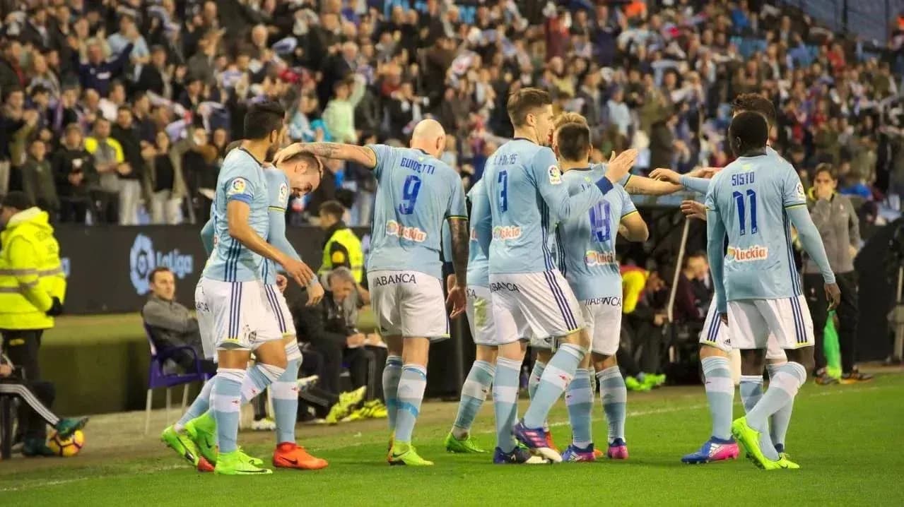 Joueurs de Celta Vigo célébrant un but Joueurs de Celta Vigo célébrant un but